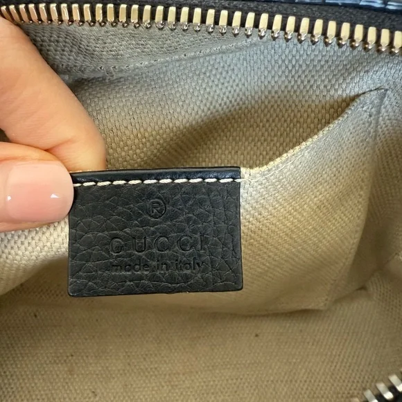 Gucci Pebbled Calfskin Small Soho
Disco Bag - Picture 11 of 16